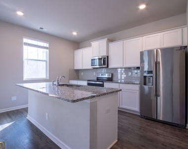 325 Park West Boulevard - Photo Thumbnail 5