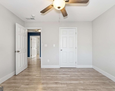 1735 Carter Circle - Photo Thumbnail 12