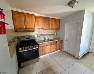 325 Stebbins Pl - Photo Thumbnail 2
