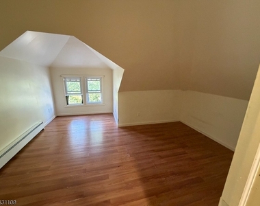 325 Stebbins Pl - Photo Thumbnail 4