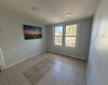 325 Stebbins Pl - Photo Thumbnail 1