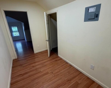 325 Stebbins Pl - Photo Thumbnail 5