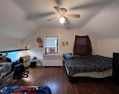 301 W Elm St - Photo Thumbnail 11