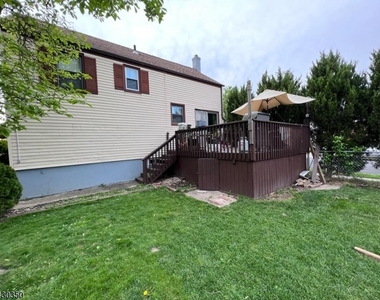 301 W Elm St - Photo Thumbnail 15