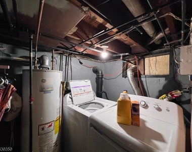 301 W Elm St - Photo Thumbnail 17