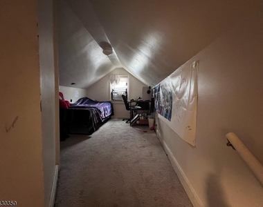 301 W Elm St - Photo Thumbnail 12