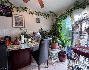301 W Elm St - Photo Thumbnail 7