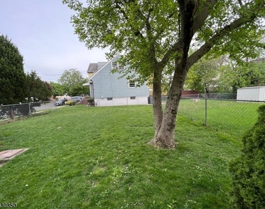 301 W Elm St - Photo Thumbnail 14
