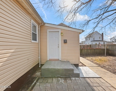 42 Center Avenue - Photo Thumbnail 10