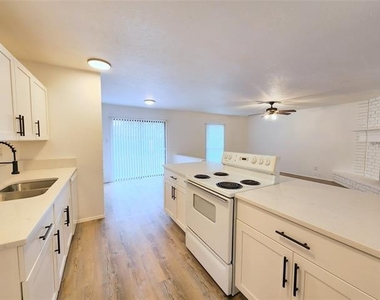 5541 Ragan Drive - Photo Thumbnail 5