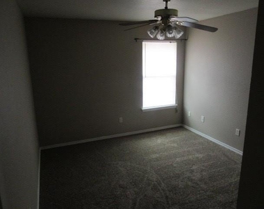 4526 Cole Drive - Photo Thumbnail 6