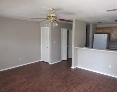 4526 Cole Drive - Photo Thumbnail 7