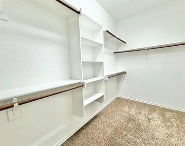 3020 Tamarack Lane - Photo Thumbnail 28