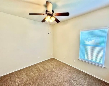 3020 Tamarack Lane - Photo Thumbnail 33