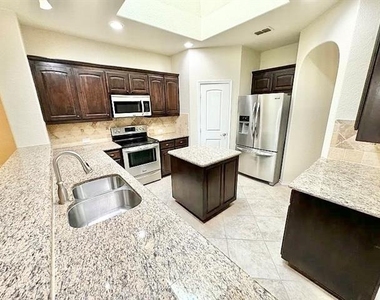 3020 Tamarack Lane - Photo Thumbnail 5