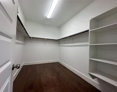2609 Chevy Chase Drive - Photo Thumbnail 28