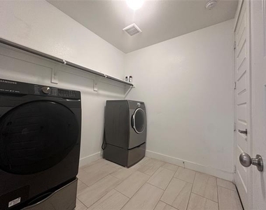 2609 Chevy Chase Drive - Photo Thumbnail 9