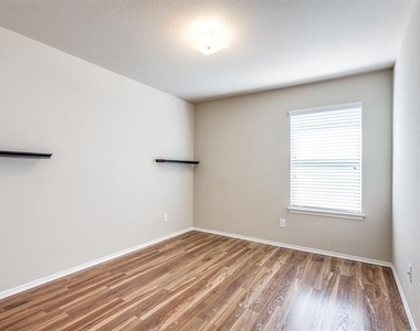 1101 Rainer Drive - Photo Thumbnail 20