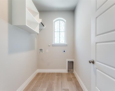 9504 Longhorn Lane - Photo Thumbnail 21