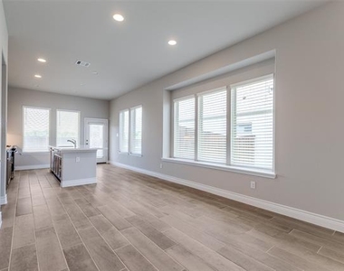 9504 Longhorn Lane - Photo Thumbnail 7