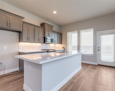 9504 Longhorn Lane - Photo Thumbnail 9