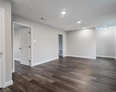813 S Valentine Drive - Photo Thumbnail 26