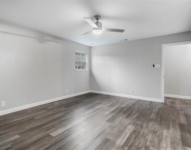 813 S Valentine Drive - Photo Thumbnail 19