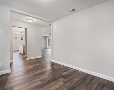 813 S Valentine Drive - Photo Thumbnail 7