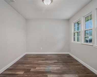 813 S Valentine Drive - Photo Thumbnail 6