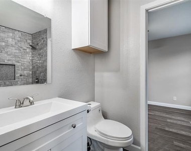 813 S Valentine Drive - Photo Thumbnail 30