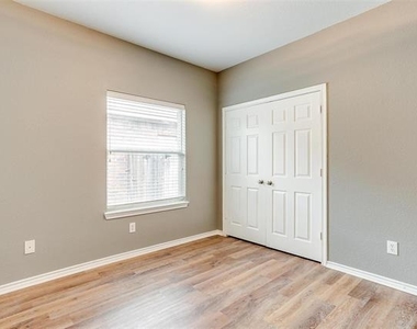812 Walnut Street - Photo Thumbnail 8
