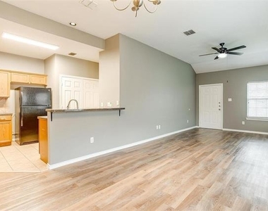 812 Walnut Street - Photo Thumbnail 2
