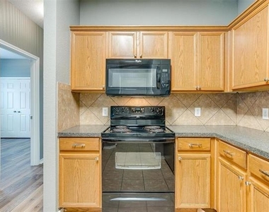 812 Walnut Street - Photo Thumbnail 5