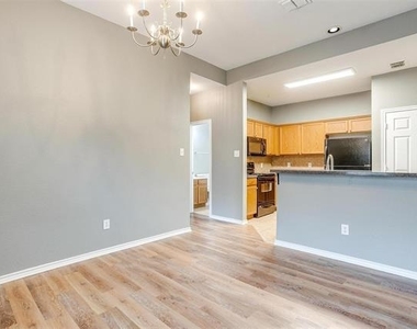 812 Walnut Street - Photo Thumbnail 3
