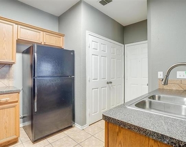 812 Walnut Street - Photo Thumbnail 4