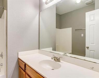 812 Walnut Street - Photo Thumbnail 9