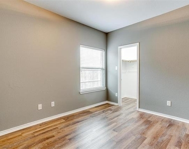 812 Walnut Street - Photo Thumbnail 6