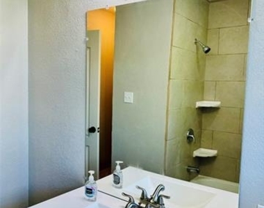 5433 Purington Avenue - Photo Thumbnail 15