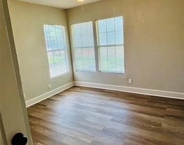5433 Purington Avenue - Photo Thumbnail 14