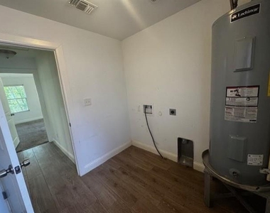 605 W Martin Luther King Street - Photo Thumbnail 11