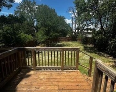 605 W Martin Luther King Street - Photo Thumbnail 12