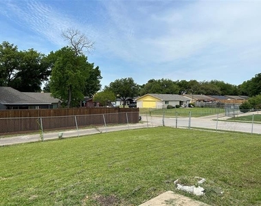 5602 Sundown Lane - Photo Thumbnail 10