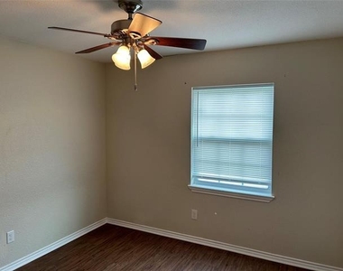 5602 Sundown Lane - Photo Thumbnail 8
