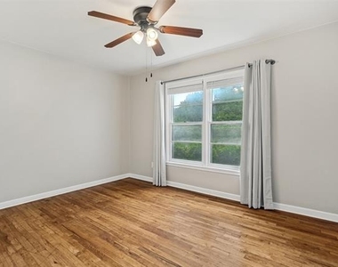 1316 Eastview Drive - Photo Thumbnail 4
