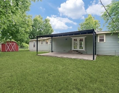 1316 Eastview Drive - Photo Thumbnail 11