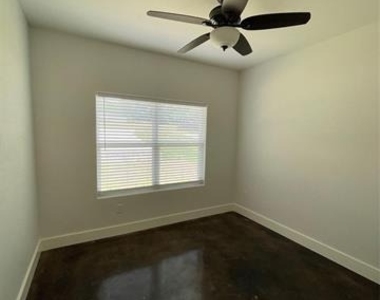 722 E Woodard Street - Photo Thumbnail 5