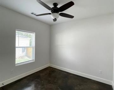 722 E Woodard Street - Photo Thumbnail 4