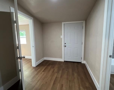 1709 Durham Avenue - Photo Thumbnail 13