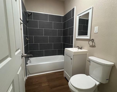 1709 Durham Avenue - Photo Thumbnail 6