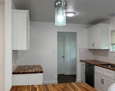 2722 S Adams Street - Photo Thumbnail 7
